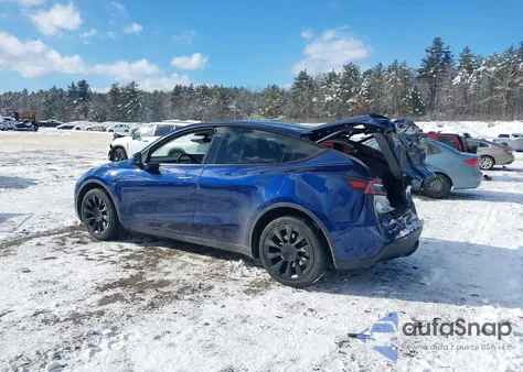 2023 Tesla Model Y Awd/Long Range Dual Motor All-Wheel Drive z USA, uszkodzony, nr VIN 7SAYGDEE1PA107970